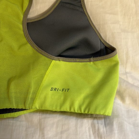 Pair of 2 Nike Sports Bras - Swoosh - size M - Picture 3 of 4